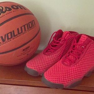 🚫sold🚫Boys Air Jordan Horizon Red size 6.5